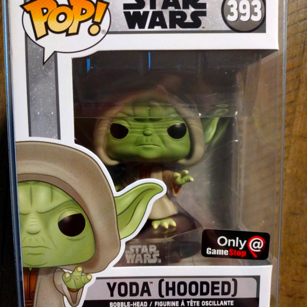 Star Wars Funko POP 393 Hooded Yoda GameStop Exclusive PROTECTOR.